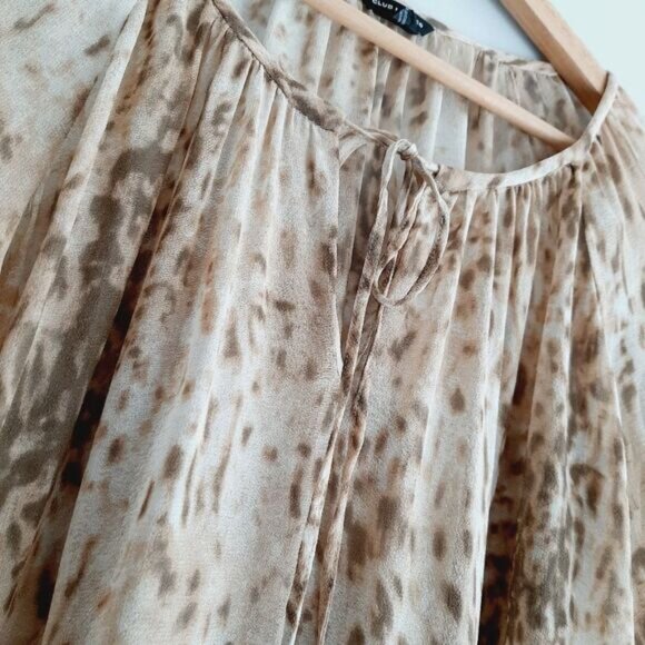 CLUB MONACO 100% Silk Semi-Sheer Lightweight Blouse Top Cheetah Sz XS Flawed - Picture 6 of 15